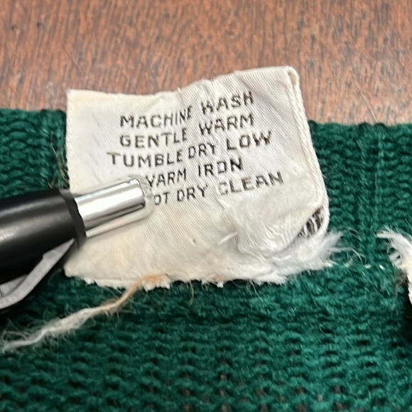 Vintage Green Cable Knit Button Up Cardigan Sz 40 Med EUC Beautiful Buttons - Picture 6 of 12